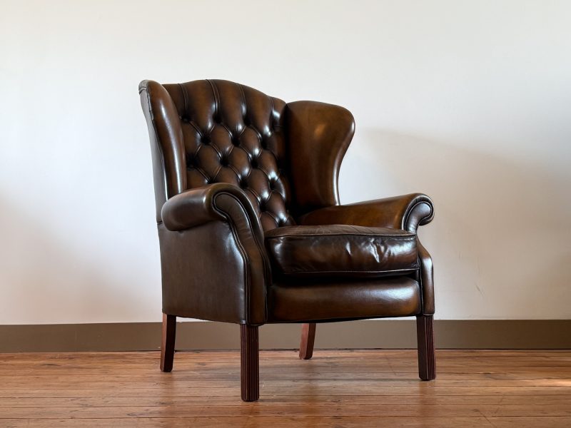 Chesterfield Armchair – Classic Brown Leather